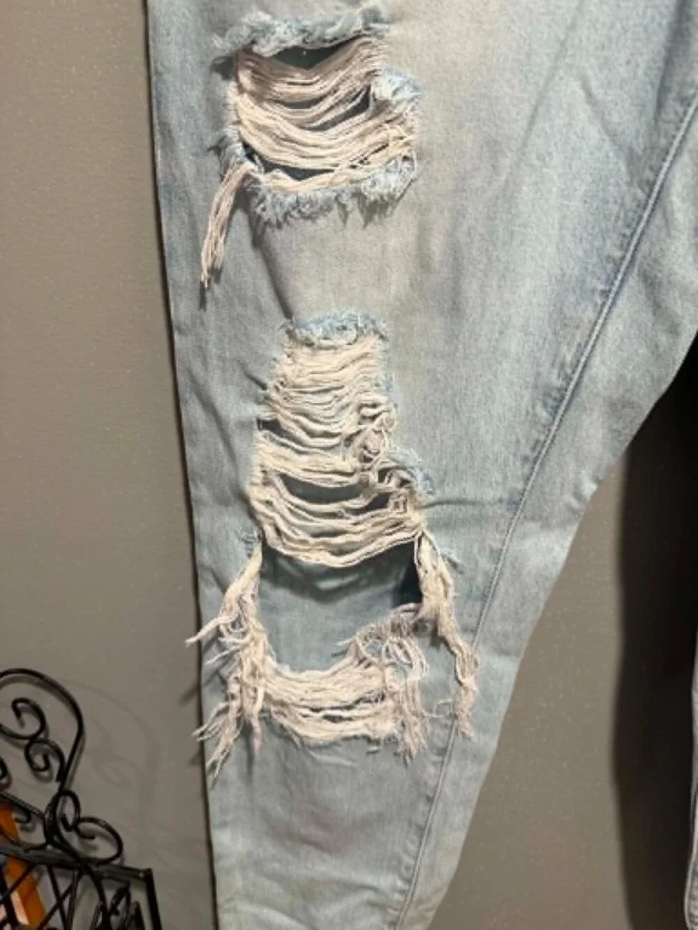 H&M Distressed Jeans Size 8 Short